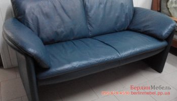 Кожаный диван-лавсит