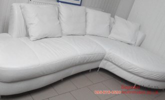 Стильный угловой диван из кожи