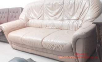 Кожаный трехместный диван 