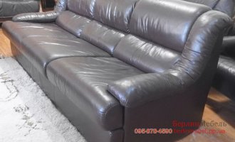 Трехместный кожаный диван