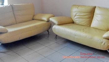 Комплект двухместных кожаных диванов