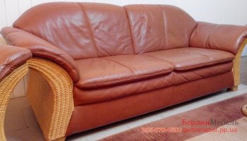 Трехместный диван в ротанговой оправе