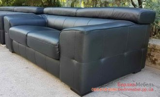 Кожаный двухместный диванчик