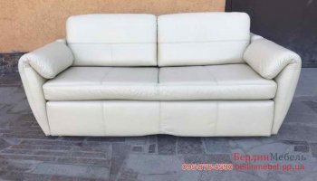 Белый кожаный  диван 