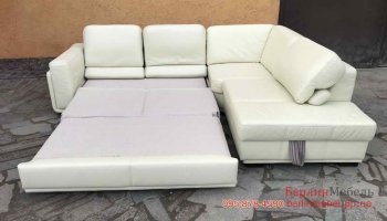 Белый кожаный угловой  диван 