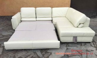Белый кожаный угловой  диван 