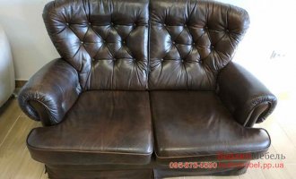 Двухместный кожаный диван Chesterfield