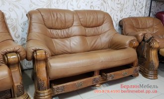 Двухместный кожаный диван на дубовом каркасе