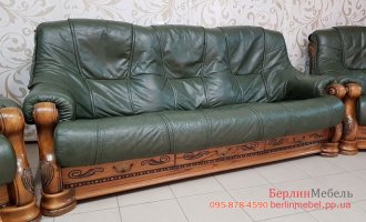 трехместный кожаный диван на дубовом каркасе