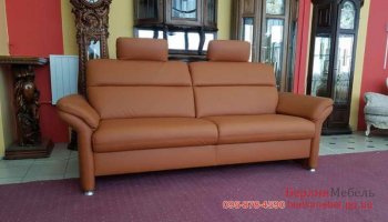 Кожаный трехместный диван