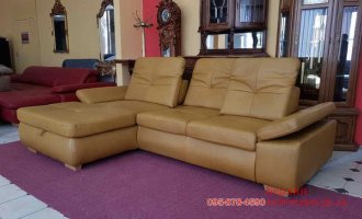кожаный угловой диван с приставным пуфом