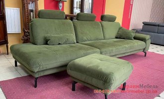 Трехместный диван с пуфом
