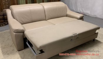 Кожаный трехместный диван 
