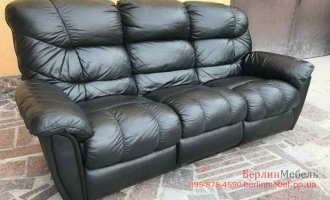 Кожаный диван  черного цвета
