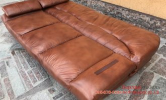 Трехместный раскладной кожаный диван 